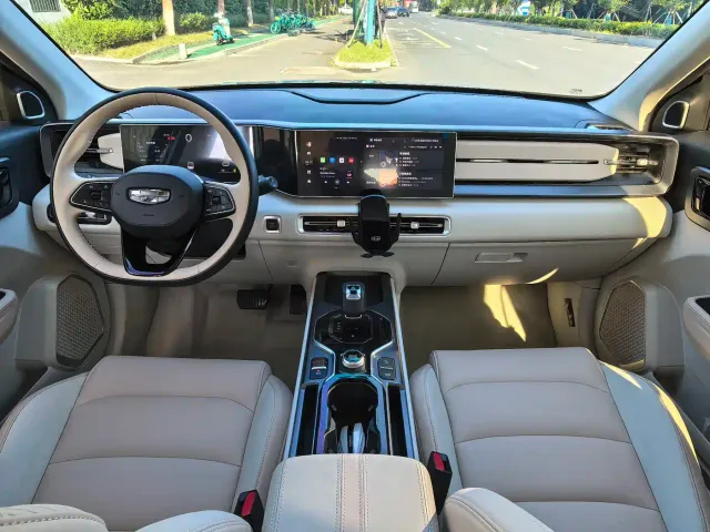 Geely ICON — Фото автомобиля 10