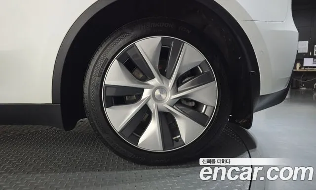 Tesla Model Y — Фото автомобиля 6