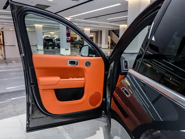 Li Auto L8 — Фото автомобиля 14