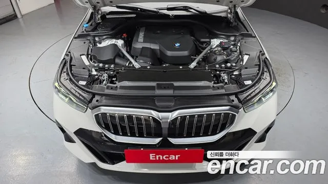 BMW 5-Series — Фото автомобиля 6