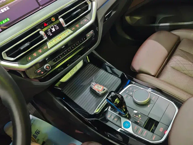 BMW iX3 — Фото автомобиля 20
