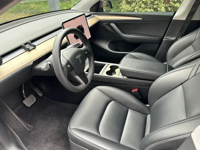 Tesla Model Y — Фото автомобиля 10