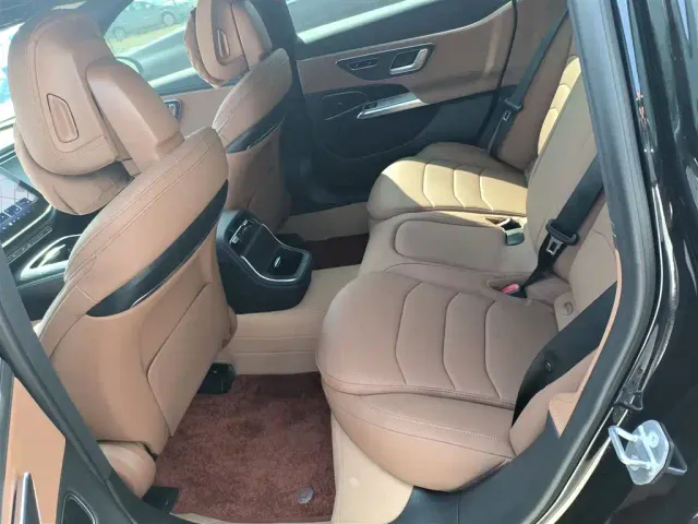 Mercedes-Benz E-Class — Фото автомобиля 16