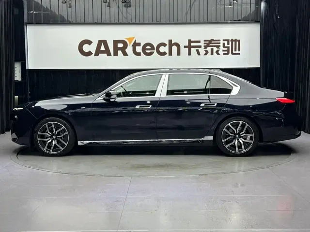 BMW 7 Series — Фото автомобиля 7