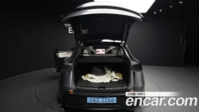 Tesla Model Y — Фото автомобиля 19