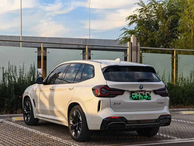 BMW iX3 — Фото автомобиля 6