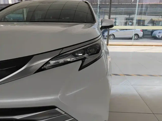Toyota Sienna — Фото автомобиля 23