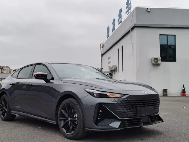 Changan UNI-V — Фото автомобиля 3