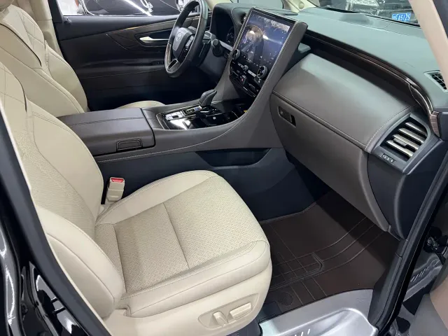 Toyota Alphard — Фото автомобиля 26