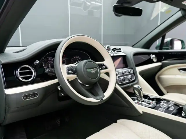 Bentley Bentayga — Фото автомобиля 10
