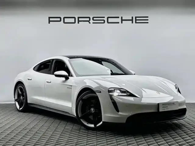 Porsche Taycan — Фото автомобиля 3