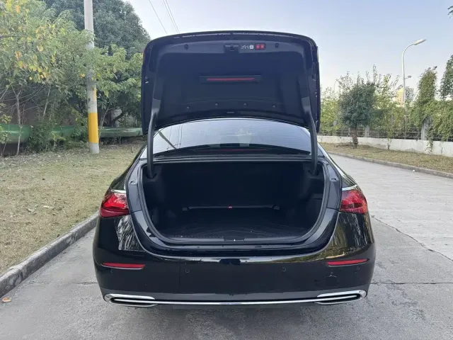 Mercedes-Benz E-Class — Фото автомобиля 15