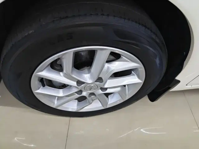 Nissan Tiida — Фото автомобиля 22