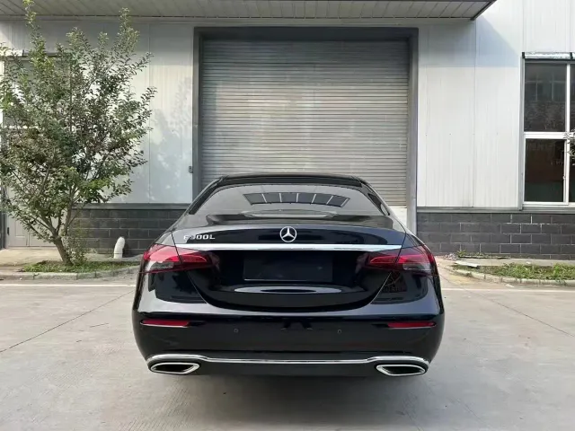 Mercedes-Benz E-Class — Фото автомобиля 8