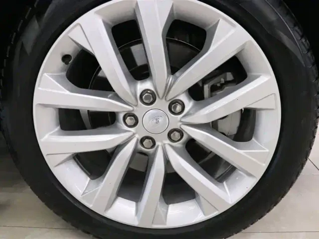 Land Rover Discovery — Фото автомобиля 19