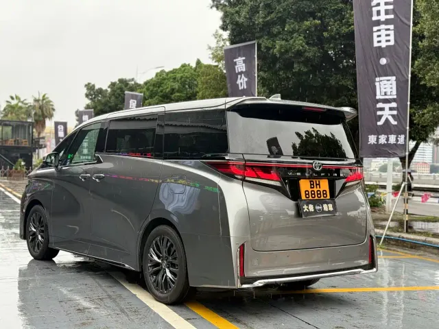 Toyota Vellfire — Фото автомобиля 7