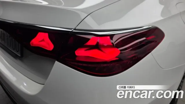 Mercedes-Benz E-Class — Фото автомобиля 19