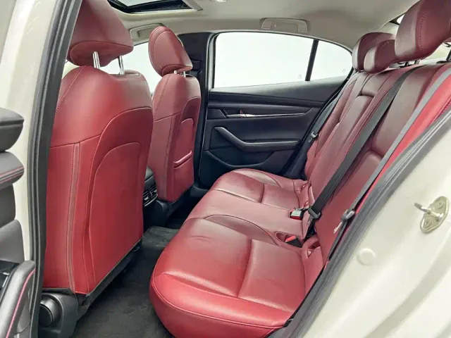 Mazda Axela — Фото автомобиля 15
