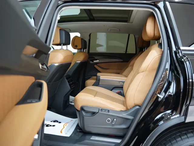 Audi Q6 — Фото автомобиля 14