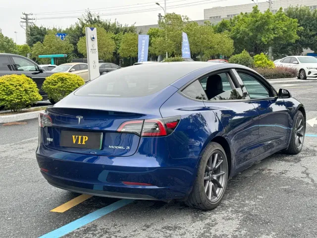 Tesla Model 3 — Фото автомобиля 5