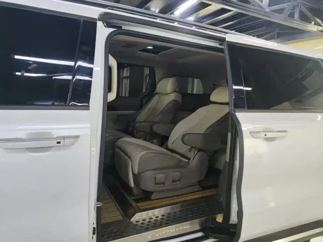 Kia Carnival — Фото автомобиля 4