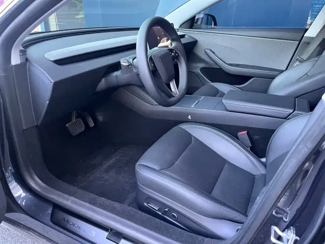 Tesla Model 3 — Фото автомобиля 7