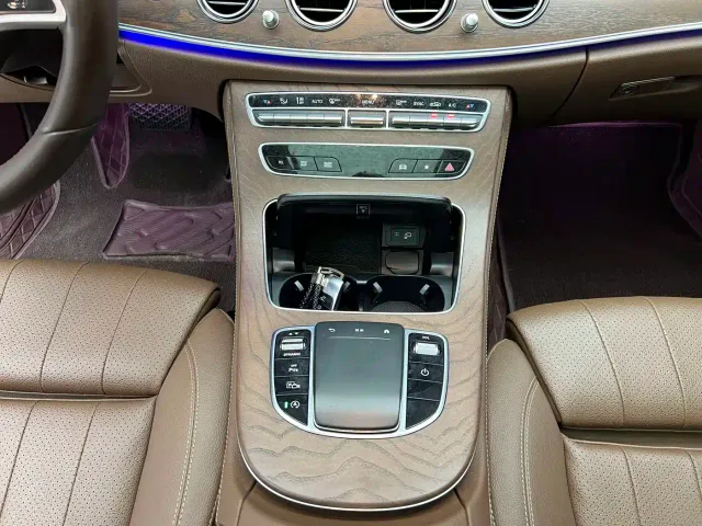 Mercedes-Benz E-Class — Фото автомобиля 6