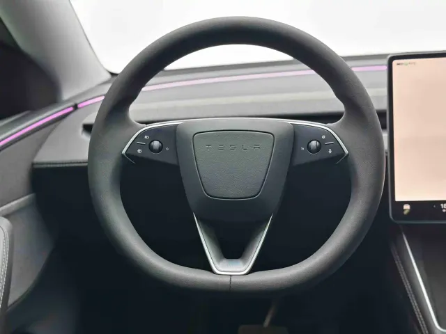 Tesla Model Y — Фото автомобиля 16