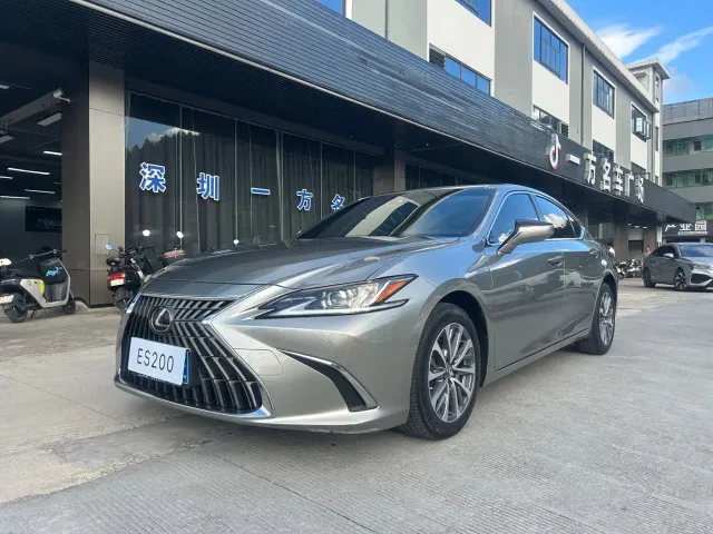 Фотография автомобиля — Lexus ES