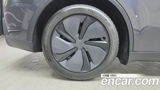 Tesla Model Y — Фото автомобиля 5