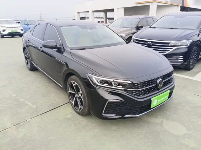 Volkswagen Passat 2023 330TSI Starlight Premium Edition — Фото автомобиля 3