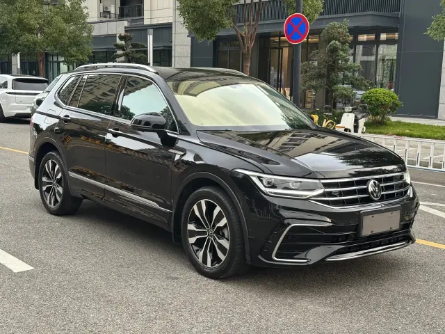 Volkswagen Tiguan L — Фото автомобиля 3