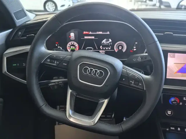 Audi Q3 — Фото автомобиля 10