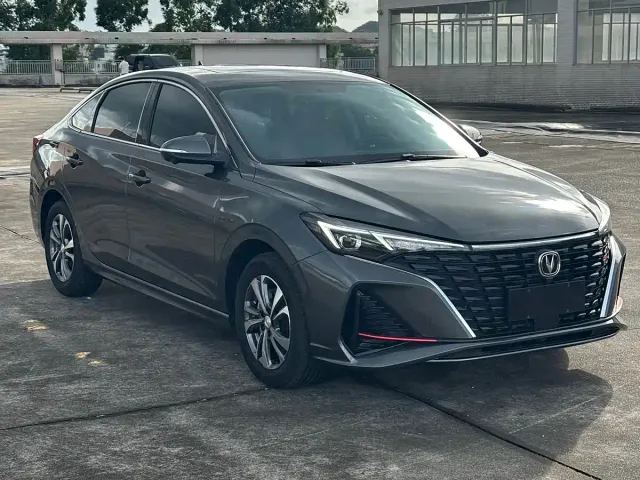 Changan Eado — Фото автомобиля 3