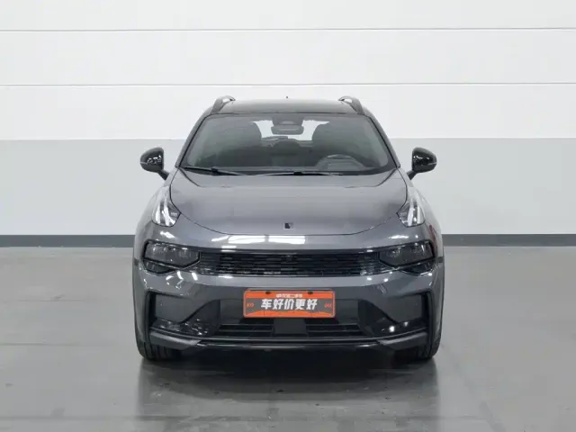 Lynk & Co 01 — Фото автомобиля 3