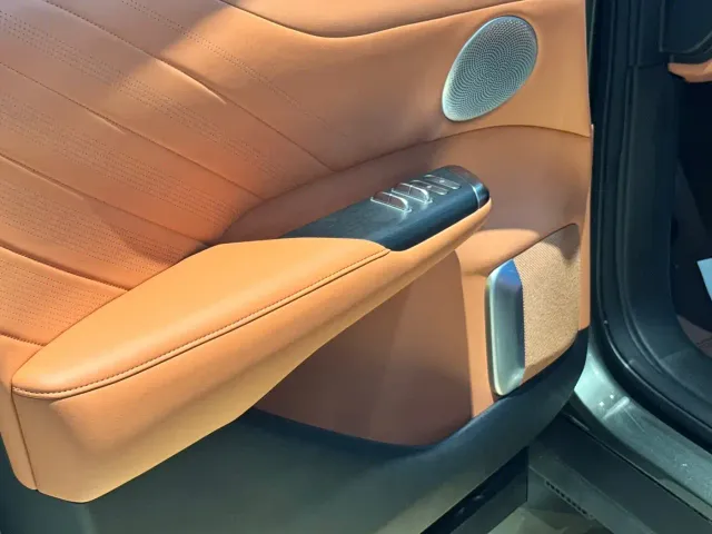 Changan Qiyuan E07 — Фото автомобиля 8