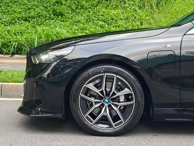 BMW i5 — Фото автомобиля 22