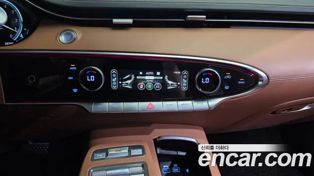Genesis GV70 — Фото автомобиля 11