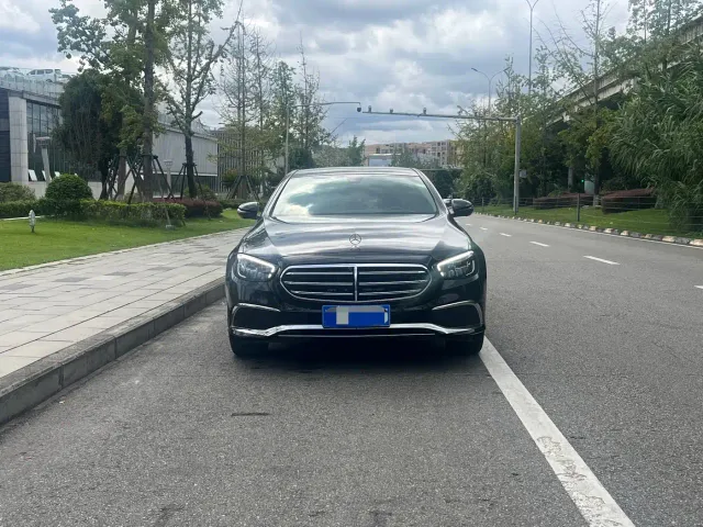 Mercedes-Benz E-Class — Фото автомобиля 2