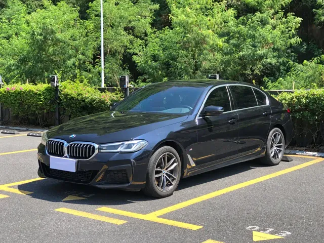 Фотография автомобиля — BMW 5 Series