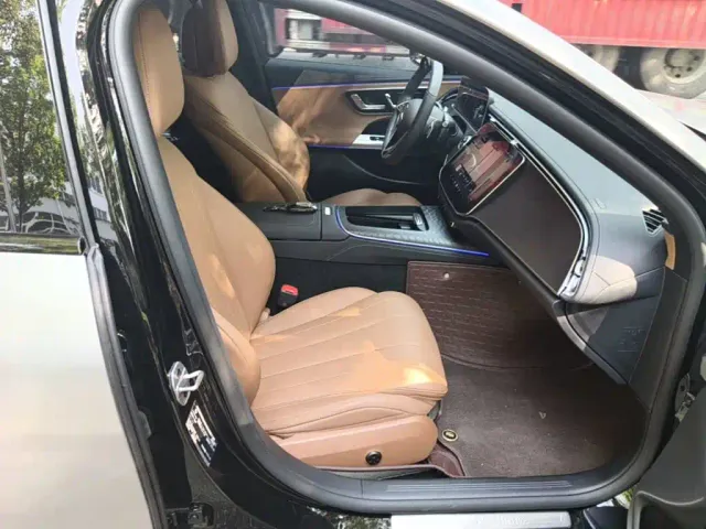 Mercedes-Benz E-Class — Фото автомобиля 18