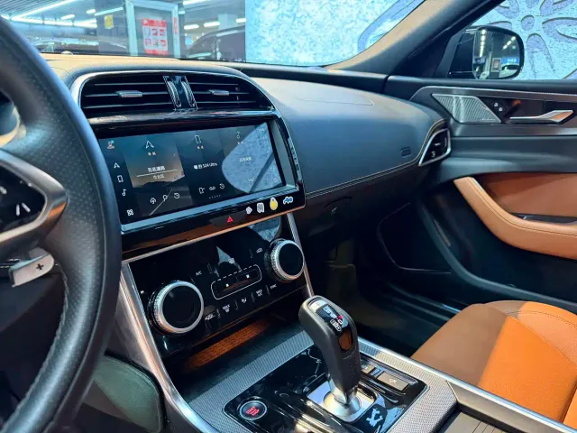 Jaguar XEL — Фото автомобиля 8