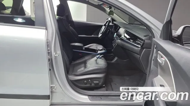 Kia Niro — Фото автомобиля 16