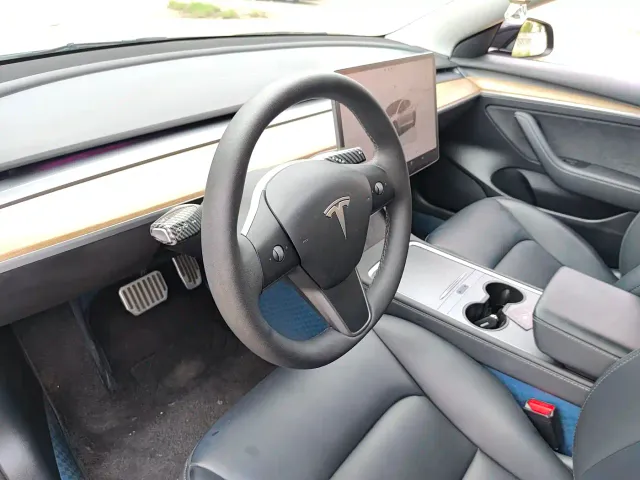 Tesla Model 3 — Фото автомобиля 11