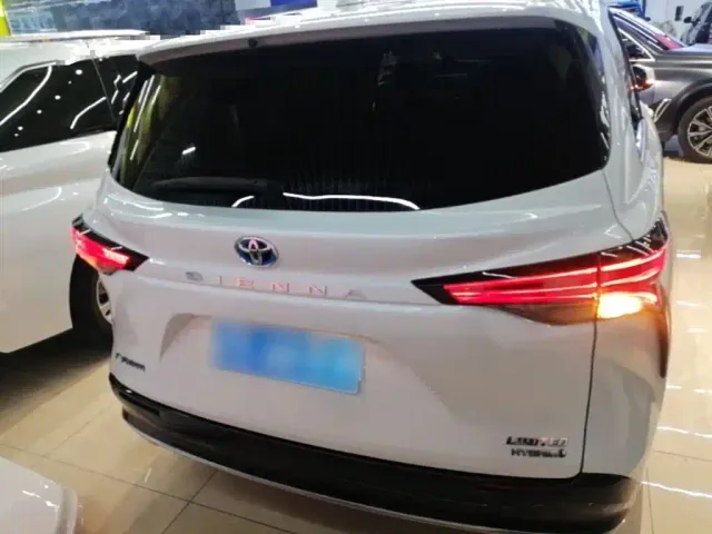 Toyota Sienna — Фото автомобиля 5