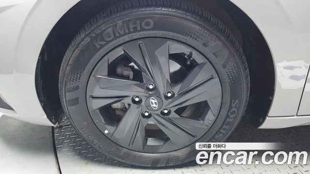 Hyundai Avante CN7 — Фото автомобиля 5