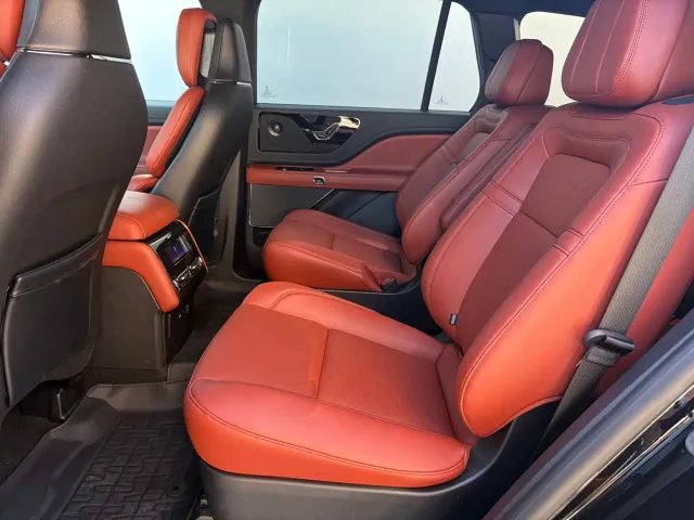 Lincoln Aviator — Фото автомобиля 8