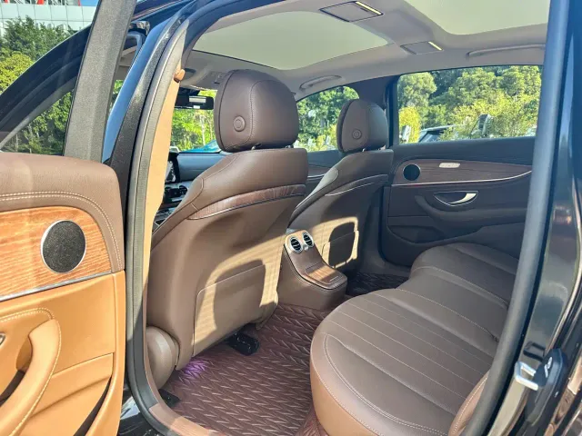 Mercedes-Benz E-Class — Фото автомобиля 12