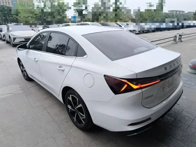Roewe i5 — Фото автомобиля 4