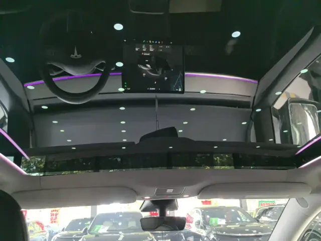 Tesla Model Y — Фото автомобиля 17